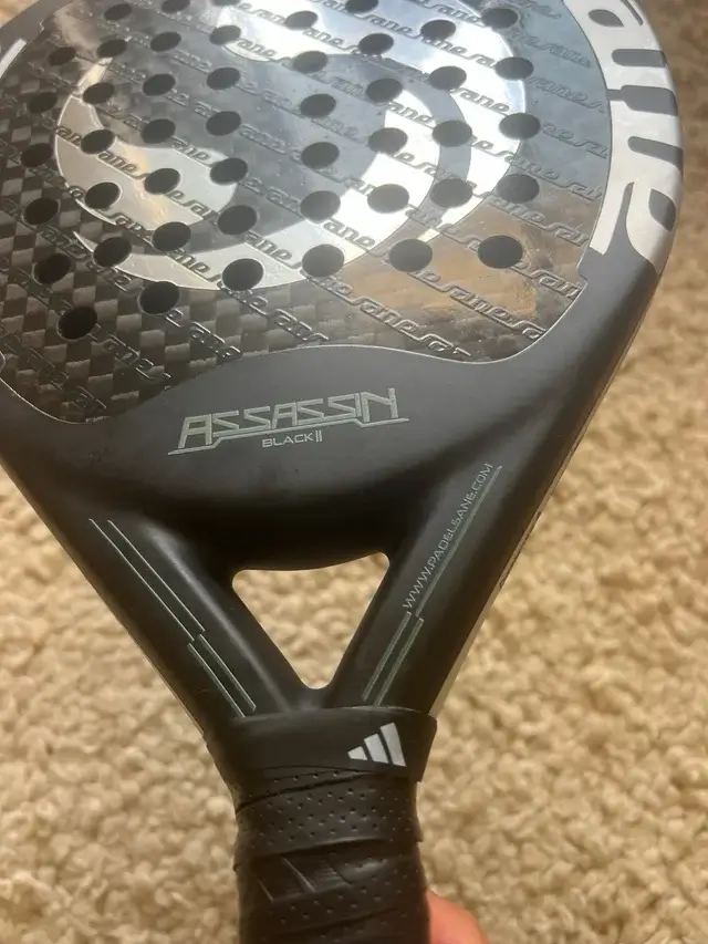 SANE ASSASSIN BLACK padel racket detail