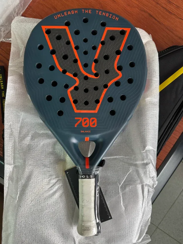 VOLT 700 v5 padel racket front view